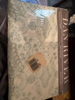 Dan River Queen Flat Sheet - White with Light Green Floral Pattern